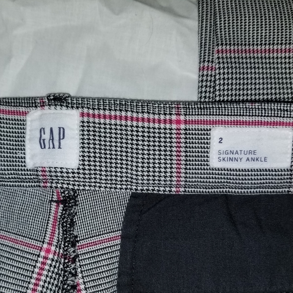 GAP Signature Skinny Ankle pants in red/black plaid, size 2 - Picture 5 of 7